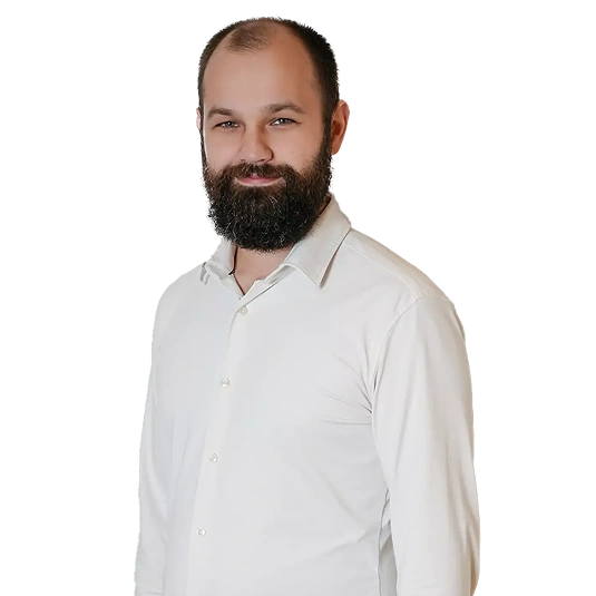Küchenberater Kamil Burza von Interlving FREY Cham in weißem Hemd