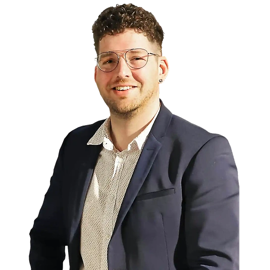Küchenberater Christopher Rausch von  Interlving  FREY Weiden im blauen Sakko