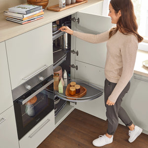 Interliving Wohnküche mit Theke in Platingrau & Birke