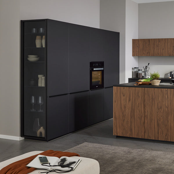 Interliving Design-Inselküche Hochschrank