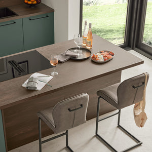 Interliving Inselküche in Dunkelgrün Nussbaum
