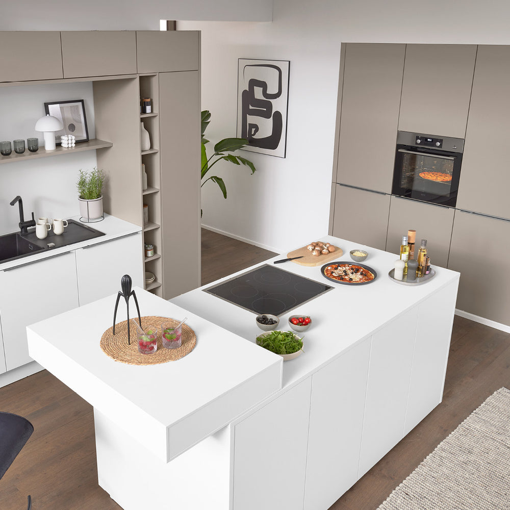 Interliving Designküche mit Insel in Weiß