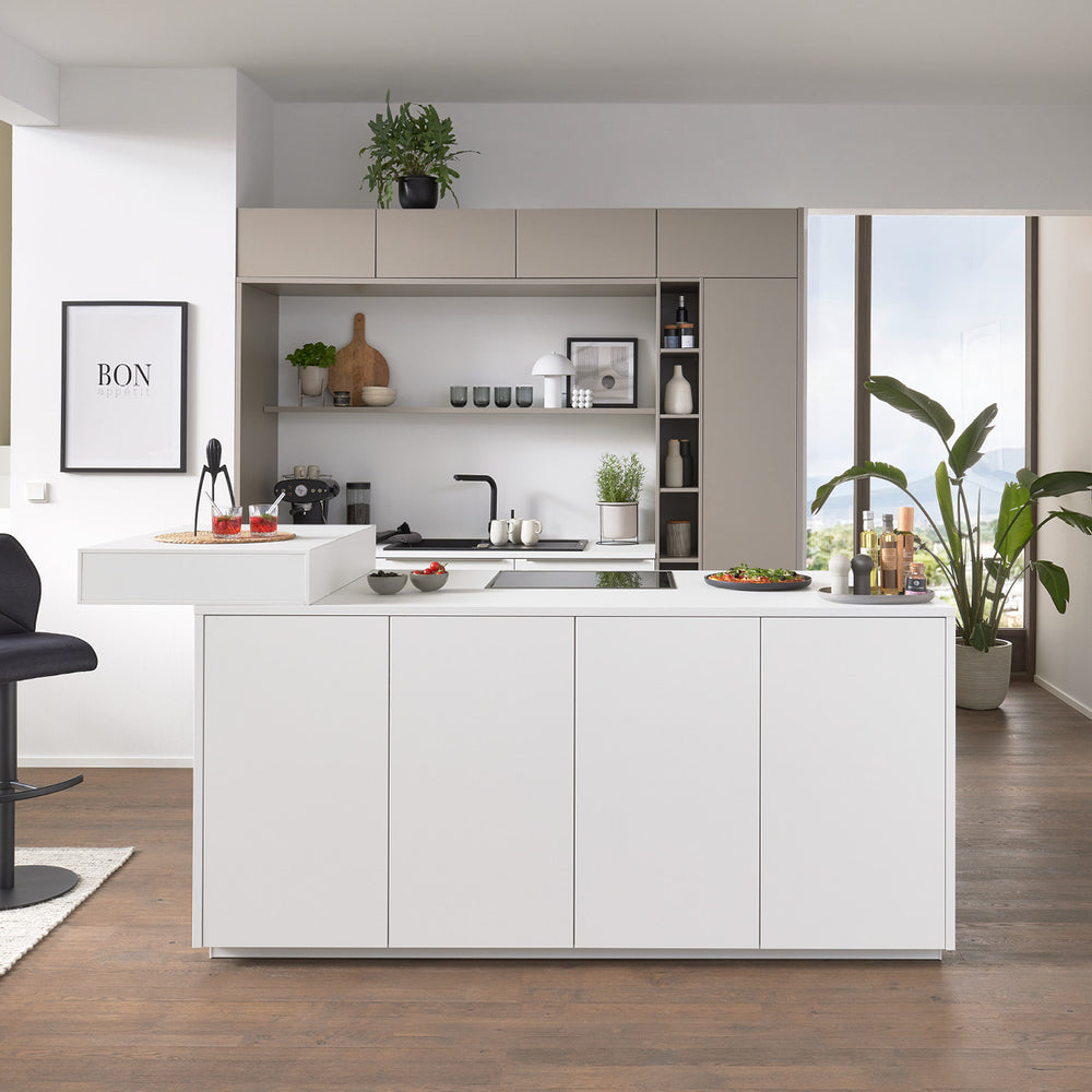 Interliving Designküche mit Insel in Weiß