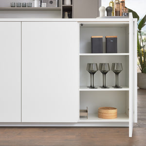 Interliving Designküche mit Insel in Weiß Stauraum