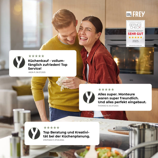 Zufriedene Kunden nach dem Küchenkauf be