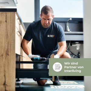 FREY Monteur beim Einbau – Partner von Interliving