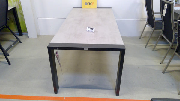Ausziehtisch