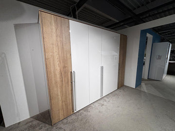 Drehtürenschrank 