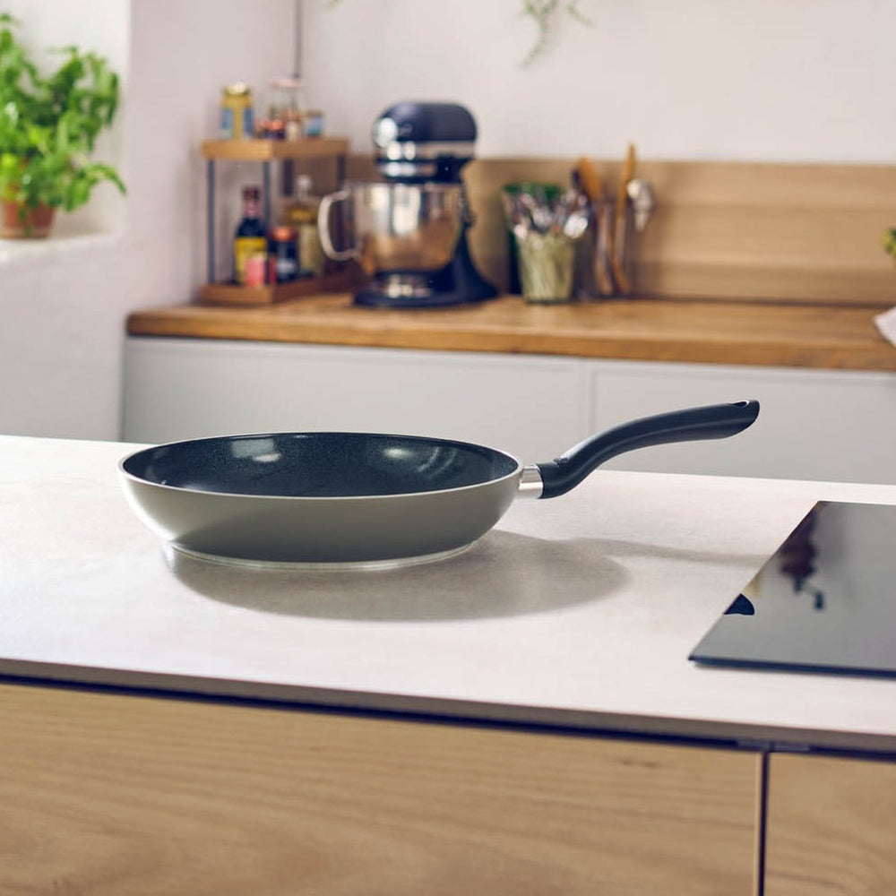 ESSENTIAL Pfanne mit Keramikbeschichtung, Ø 28 cm