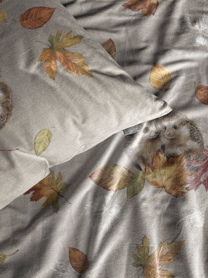 PANDA 8784 Biber Bettwäsche 2-teilig, Igel mit Herbstlaub, natur
