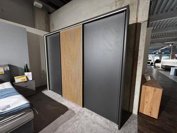 Schwebetürenschrank 