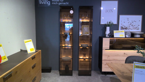 Serie 2026 - Vitrine rechts