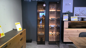 Serie 2026 - Vitrine rechts