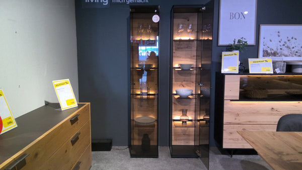 Serie 2026 - Vitrine rechts