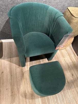 Sessel mit Hocker