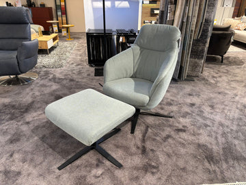 Sessel mit Hocker 