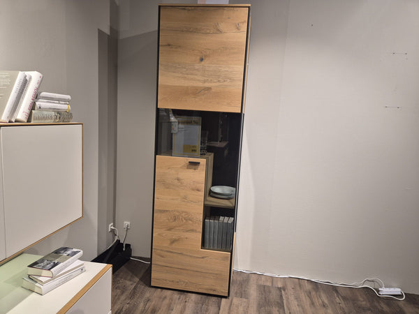 Vitrine "Andra" - links