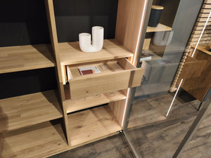 Vitrine mit Wandboard und Hängeregal "Linja"