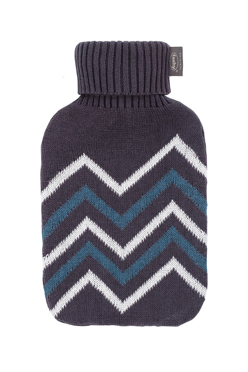 Wärmflasche mit Strickbezug
