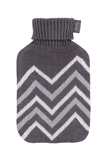 Wärmflasche mit Strickbezug
