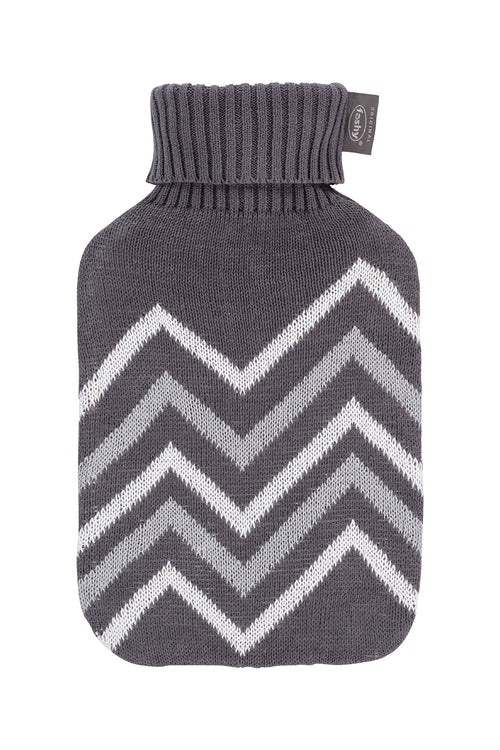 Wärmflasche mit Strickbezug