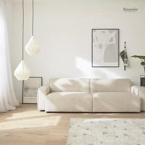 Modernes beiges Sofa im skandinavischen Stil von Roomio in heller Wohnumgebung