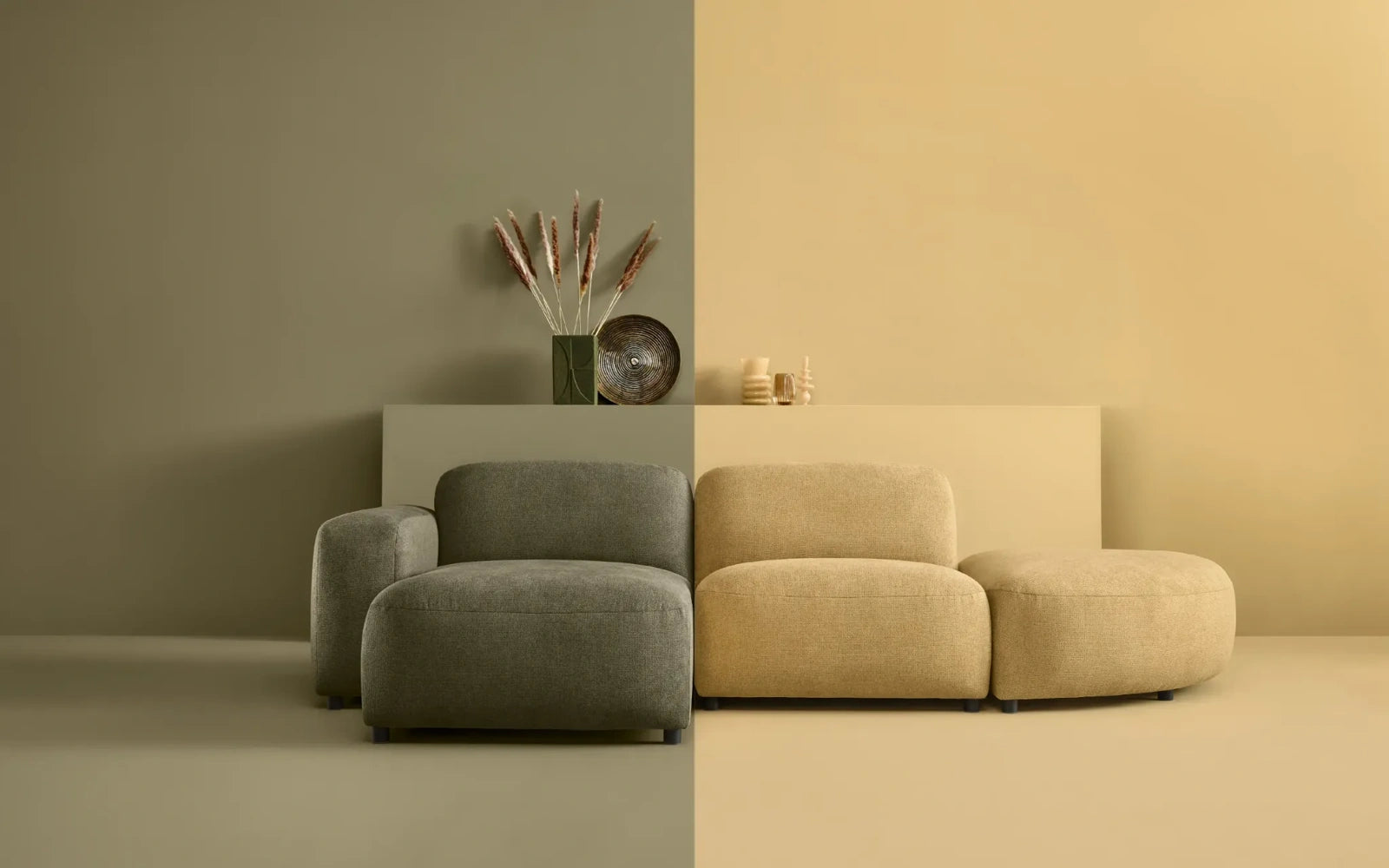 Trendhopper Sofa in modernem Design, zweifarbig inszeniert